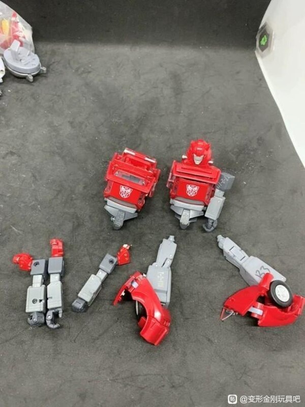Transformers Masterpiece MP Cliffjumper In Hand Image Compared  (12 of 12)